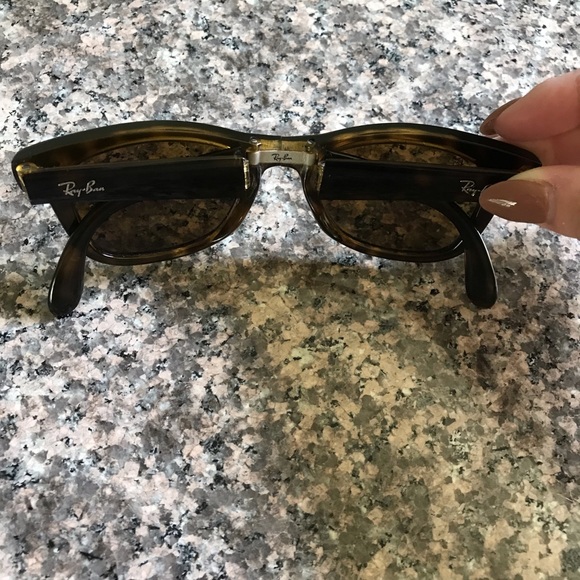 Beautiful Ray ban foldable sun glasses - Picture 2 of 3